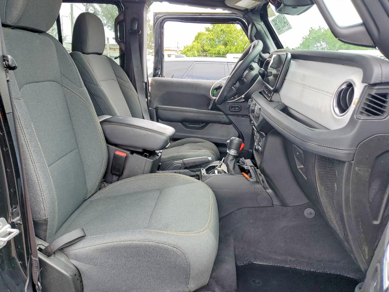 Jeep Wrangler Sahara