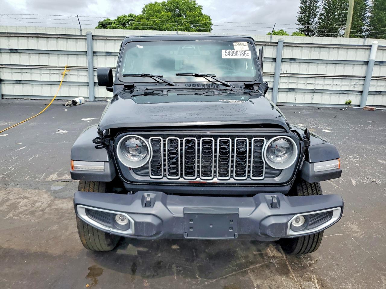 Jeep Wrangler Sahara