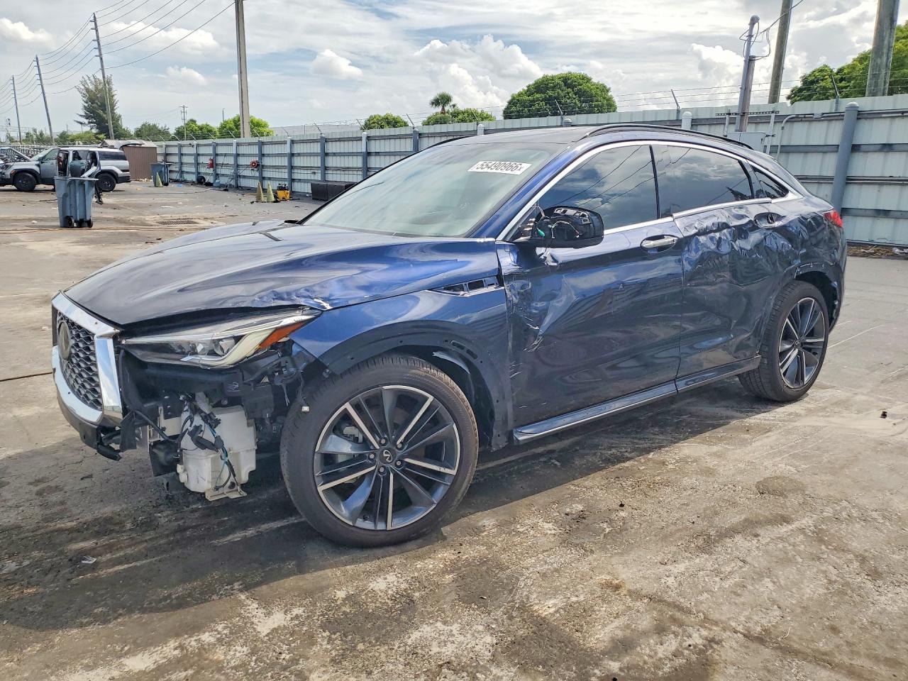 Salvage INFINITI Qx Image