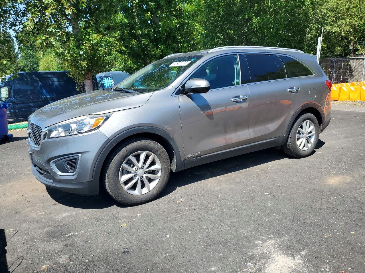 Salvage Kia Sorento Image