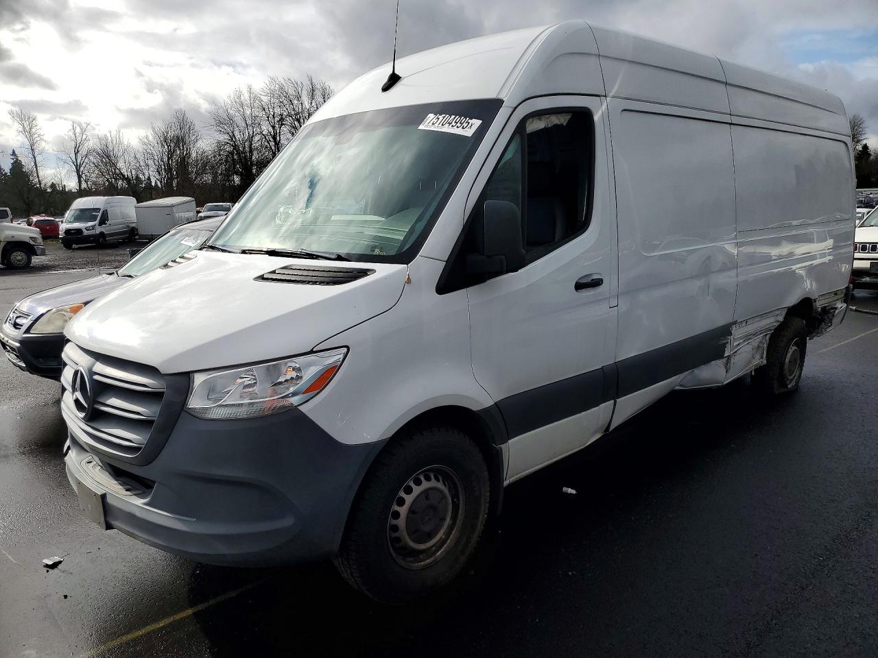 Salvage Mercedes-Benz Sprinter Image