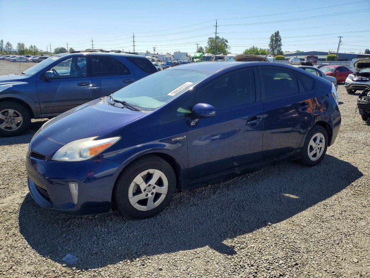Salvage Toyota Prius Image