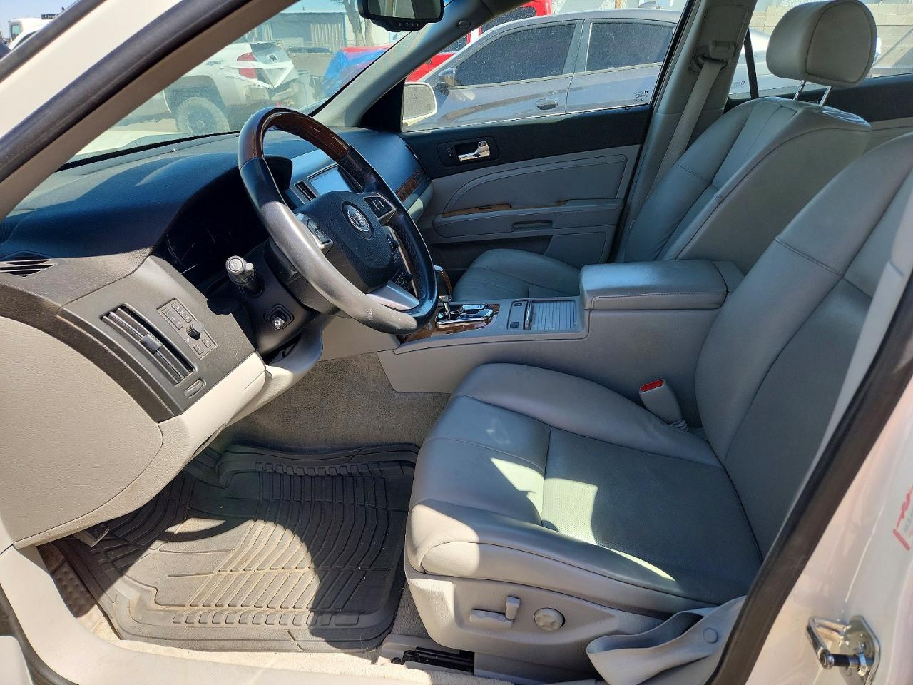 Cadillac STS