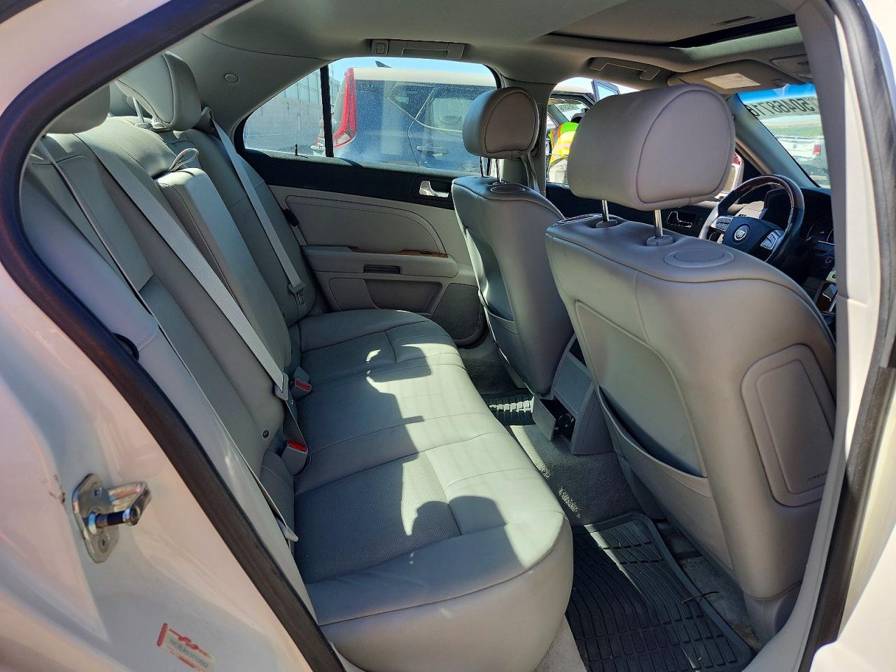 Cadillac STS