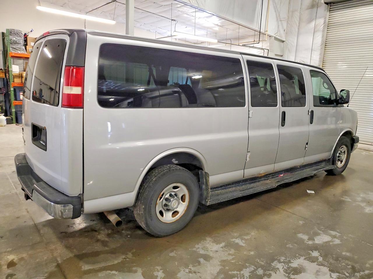 Chevrolet Express Lt