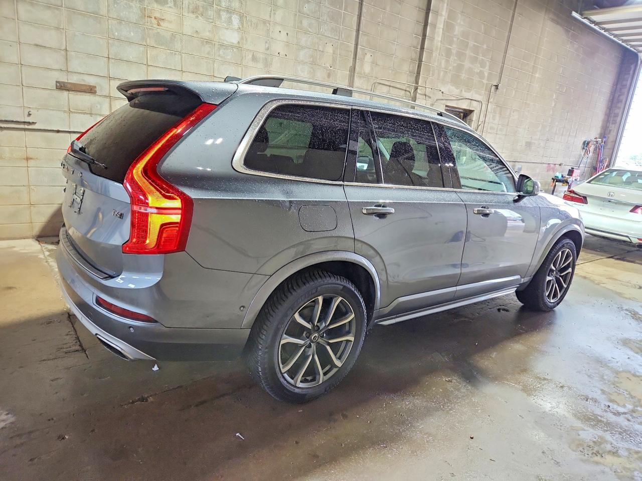 Volvo XC90 T6