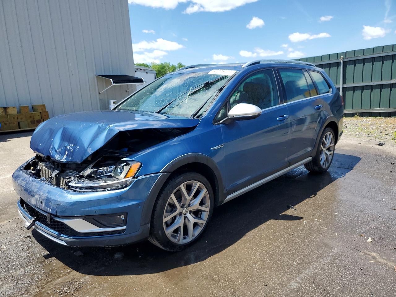 Salvage Volkswagen Golf Image