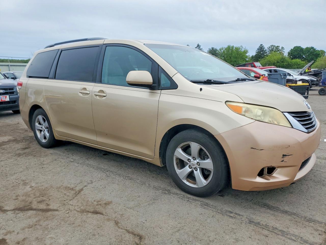 Toyota Sienna Le