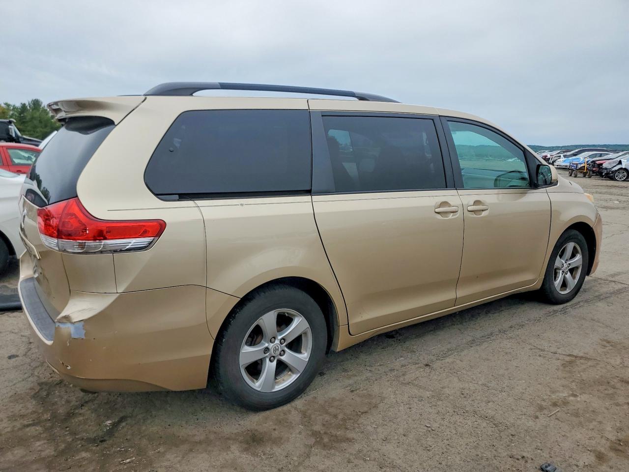 Toyota Sienna Le