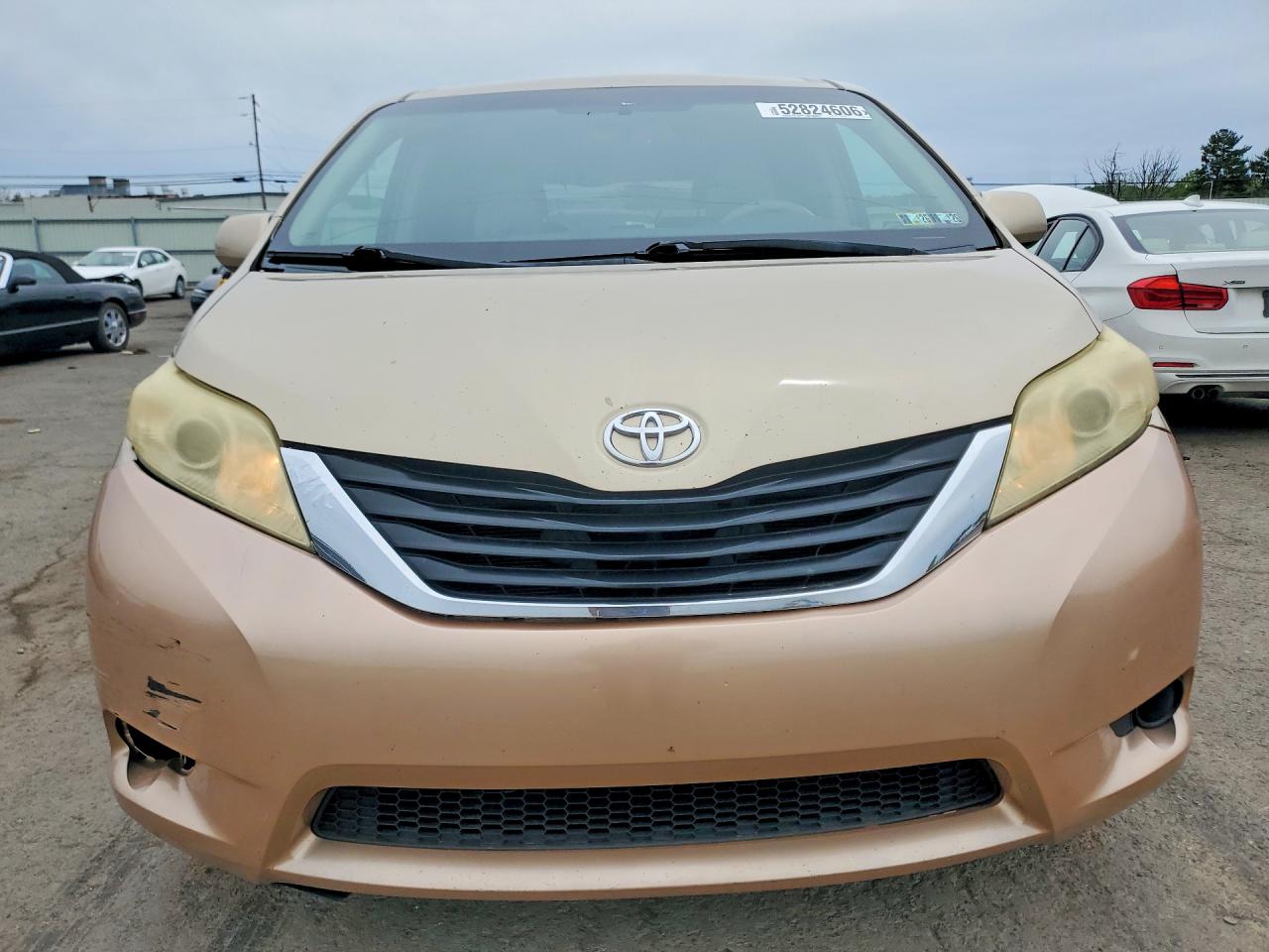 Toyota Sienna Le