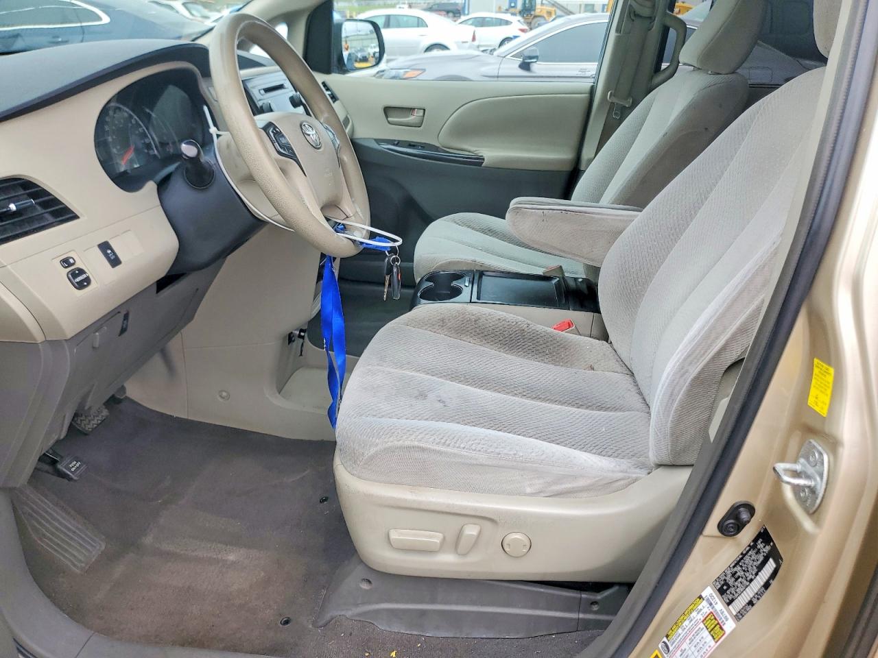 Toyota Sienna Le