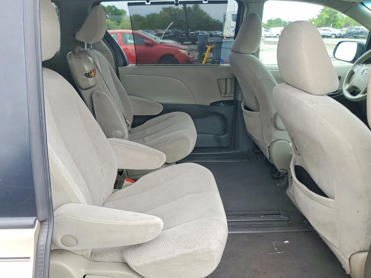 Toyota Sienna Le