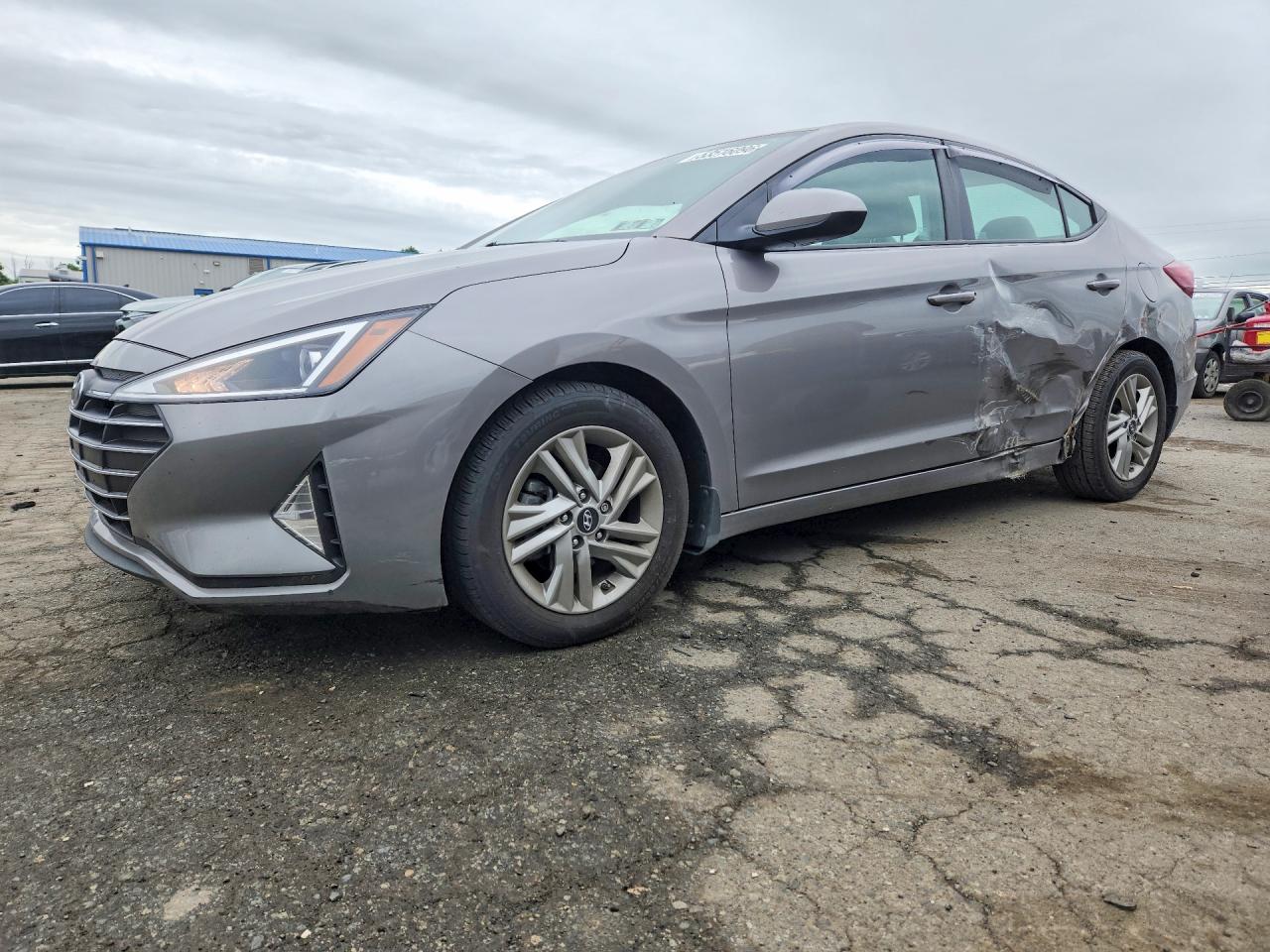 Salvage Hyundai ELANTRA Image