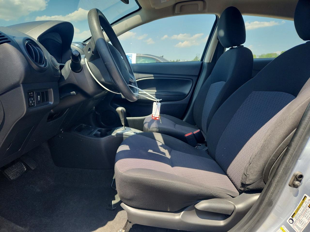 Mitsubishi Mirage Es