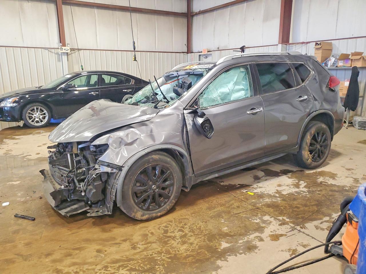 Salvage Nissan Rogue Image