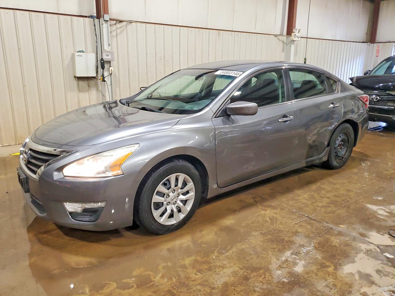 Salvage Nissan Altima Image