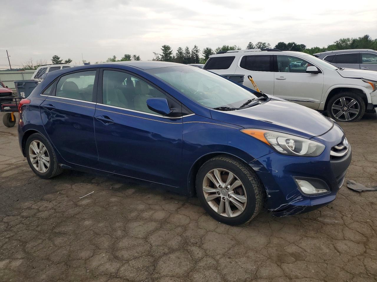 Hyundai ELANTRA Base