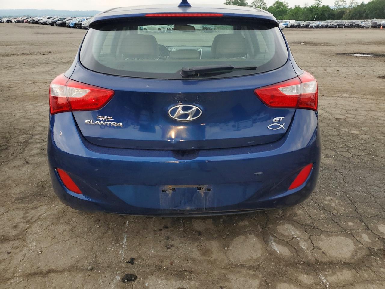 Hyundai ELANTRA Base