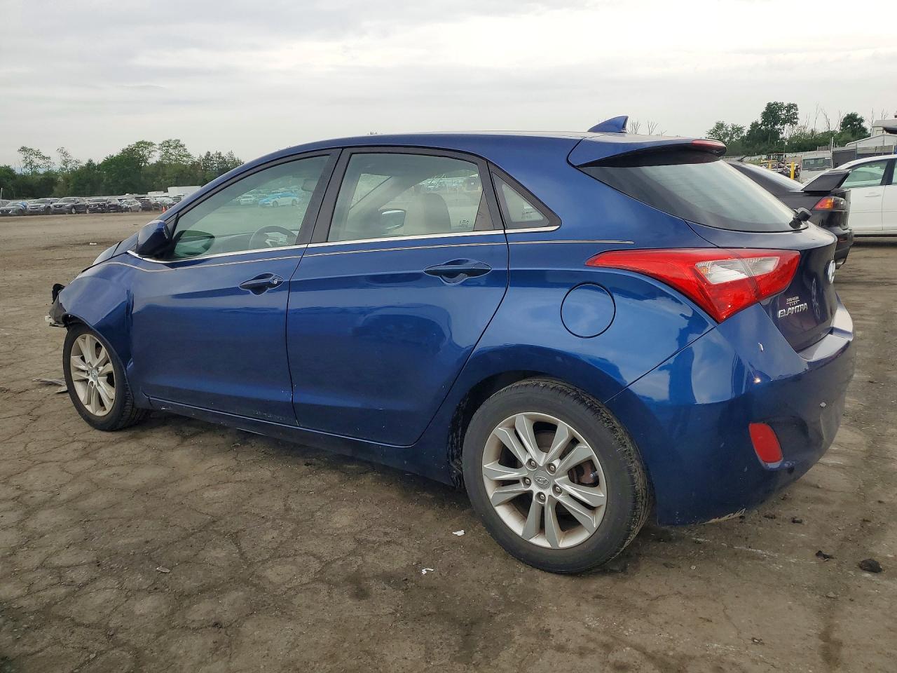 Hyundai ELANTRA Base