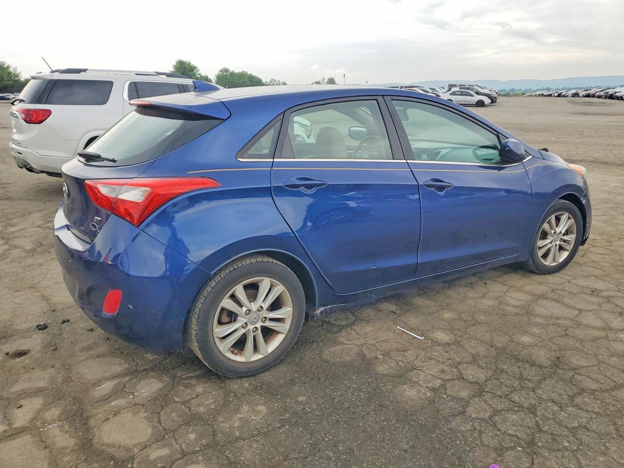 Hyundai ELANTRA Base