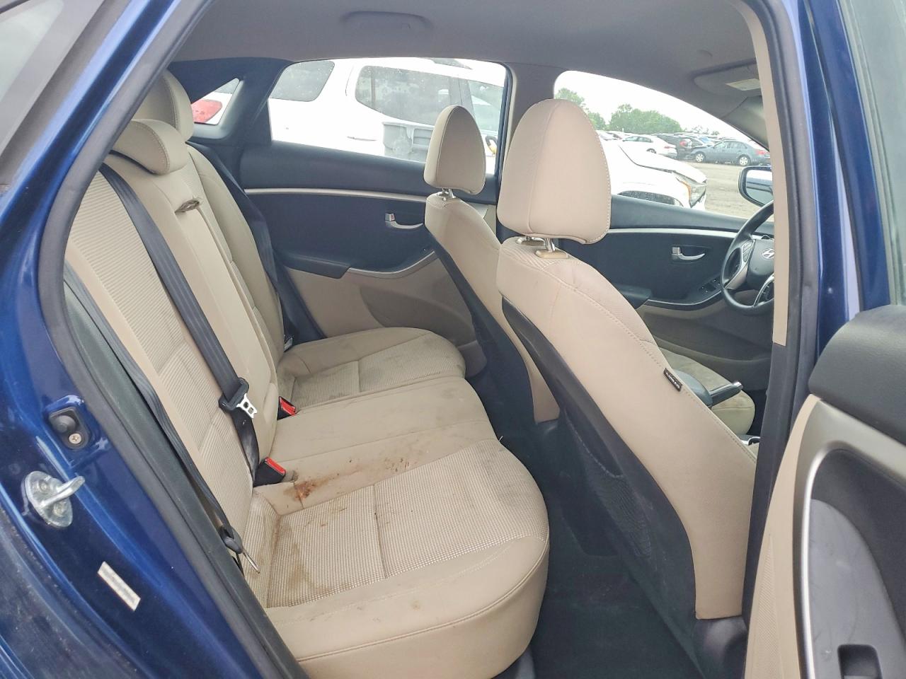 Hyundai ELANTRA Base