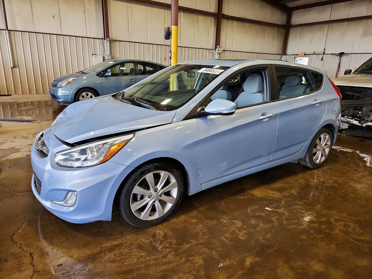 Salvage Hyundai ACCENT Image
