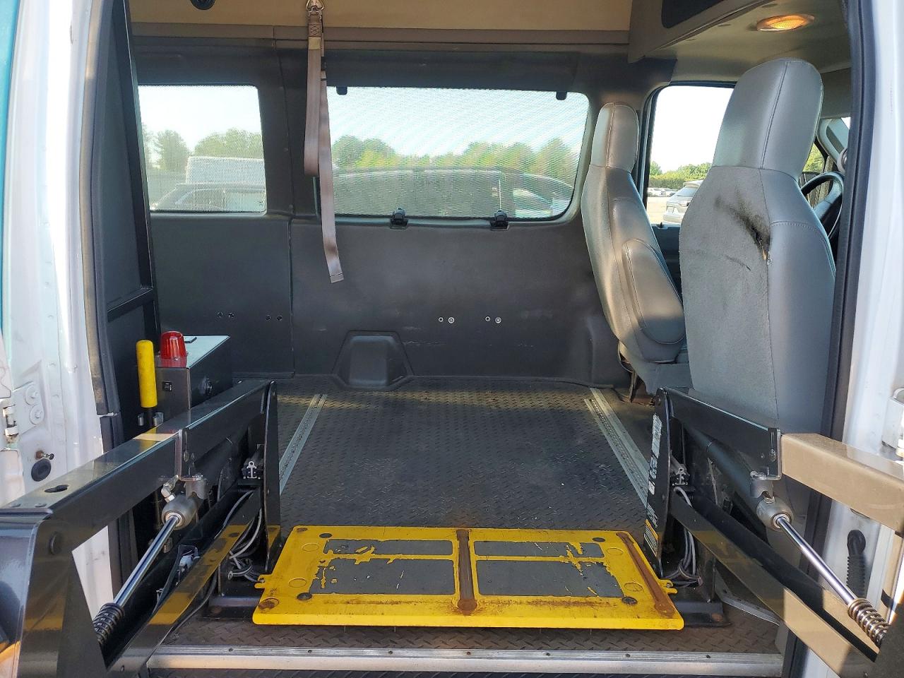 Ford Econoline E250 Van