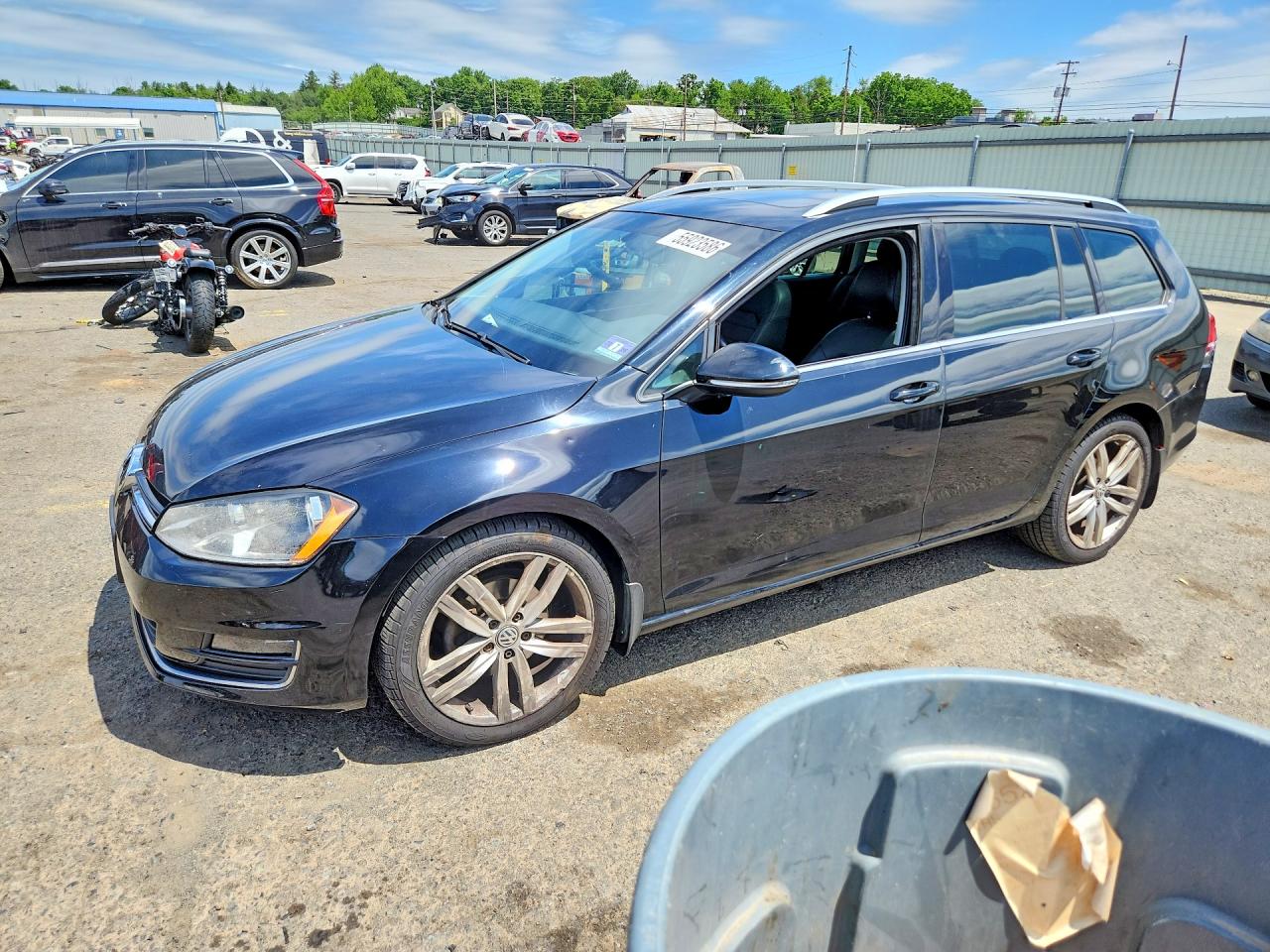 Salvage Volkswagen Golf Image