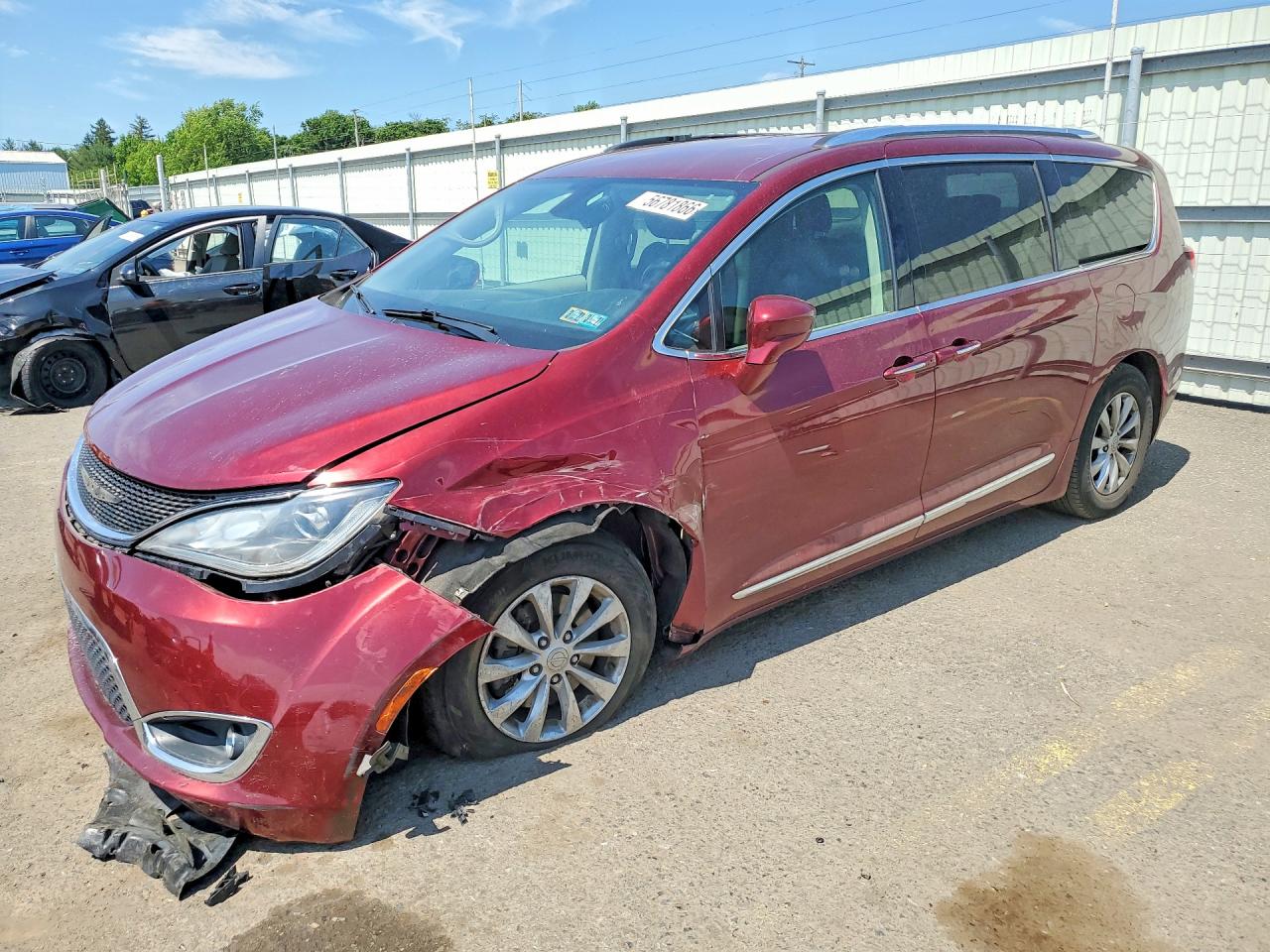 Salvage Chrysler Pacifica Image