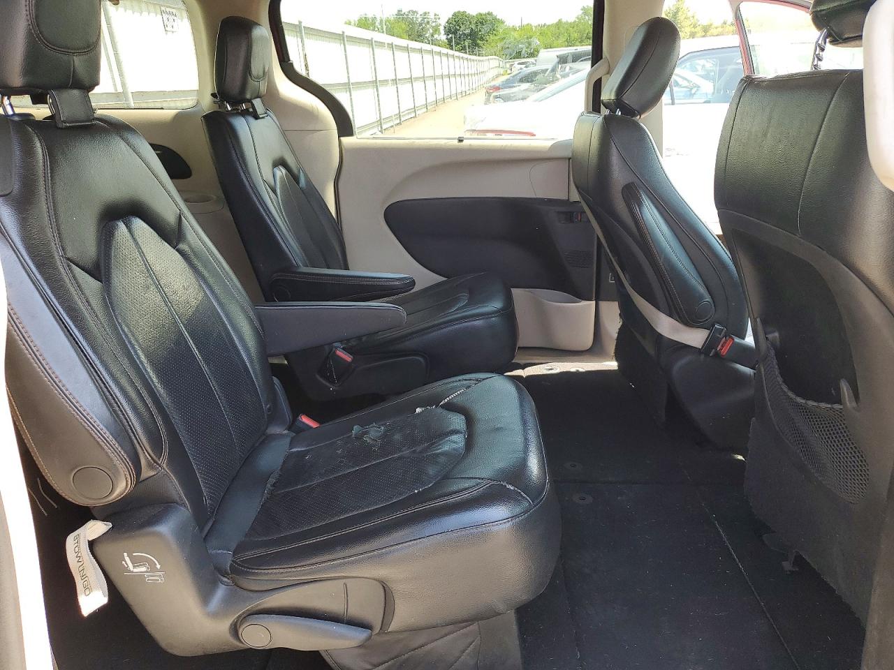 Chrysler Pacifica Touring L