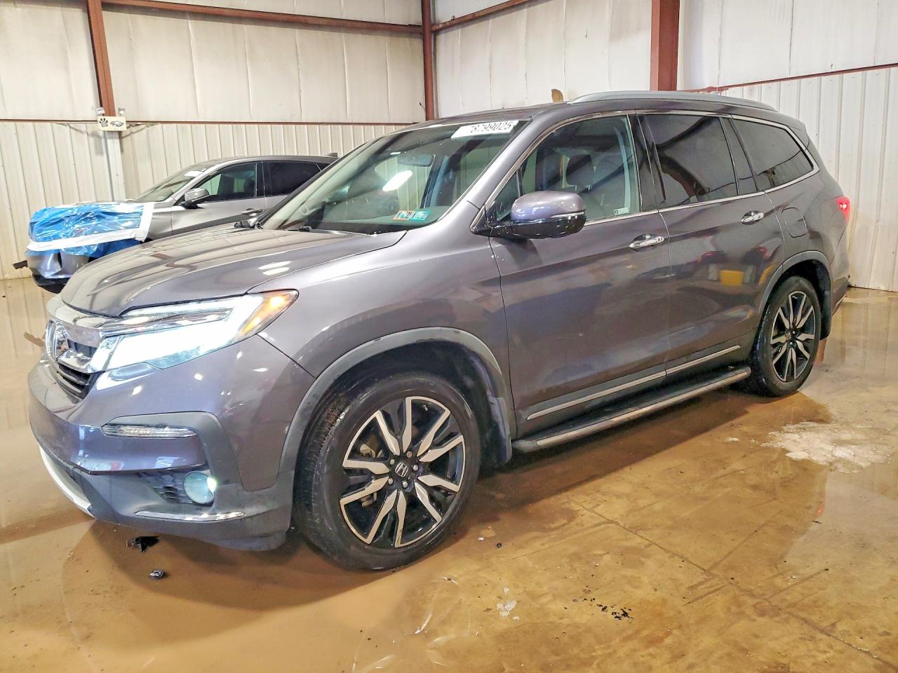 Salvage Honda Pilot Image