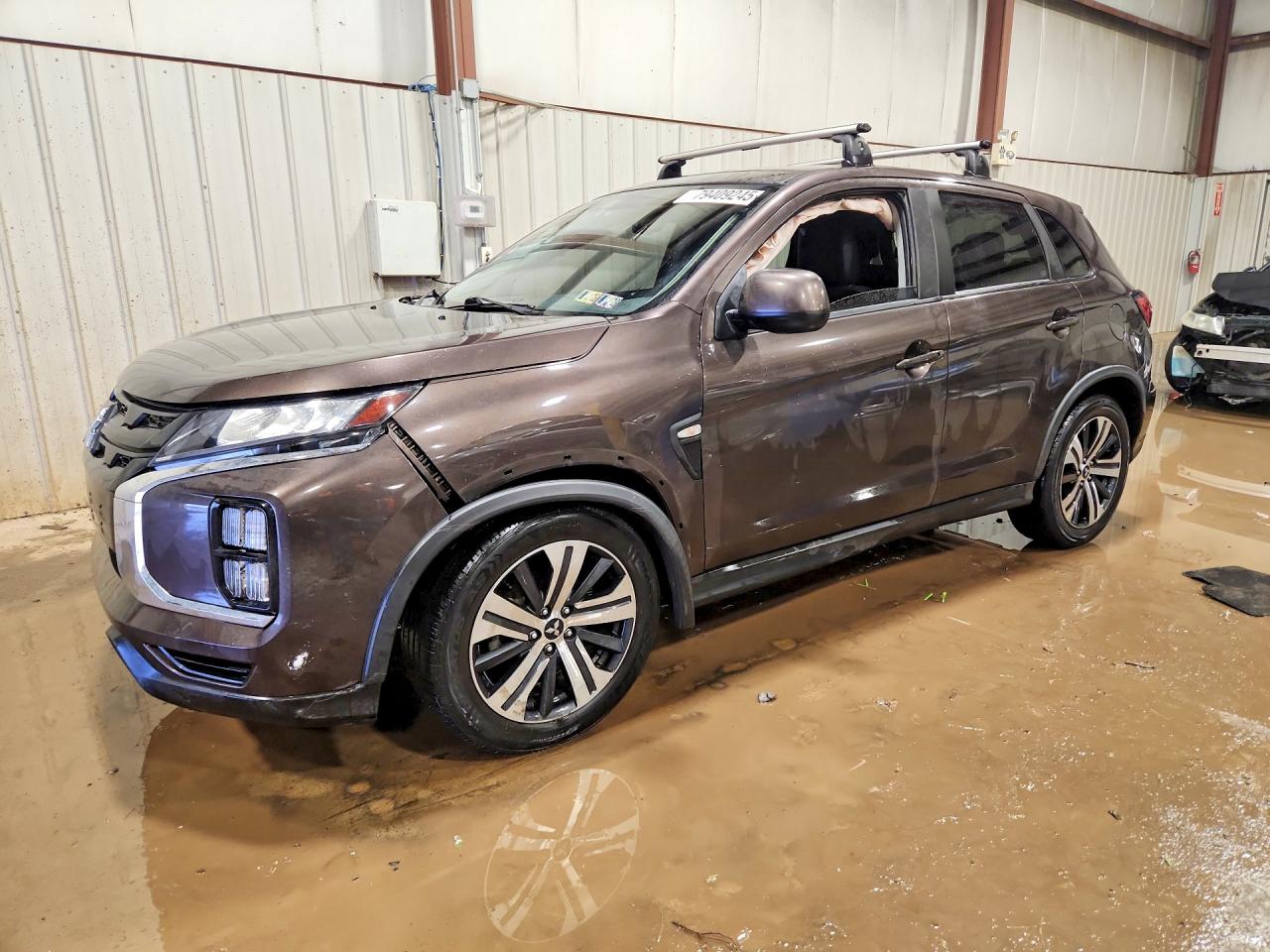 Salvage Mitsubishi Outlander Image