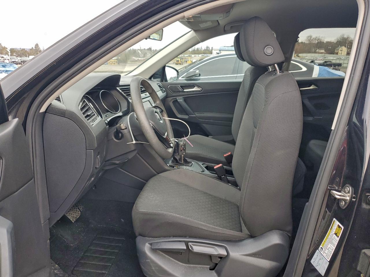 Volkswagen Tiguan S