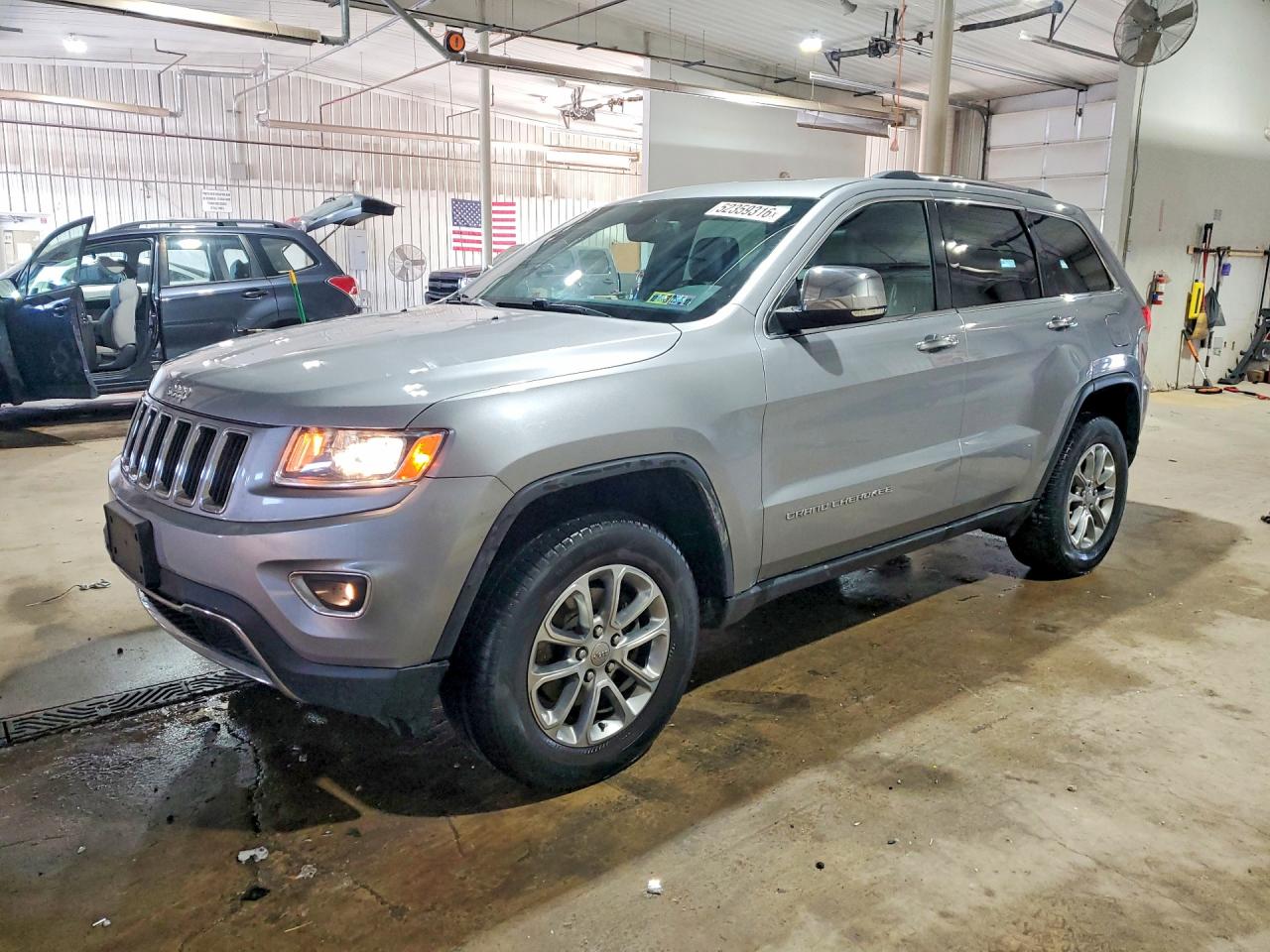Salvage Jeep Cherokee Image