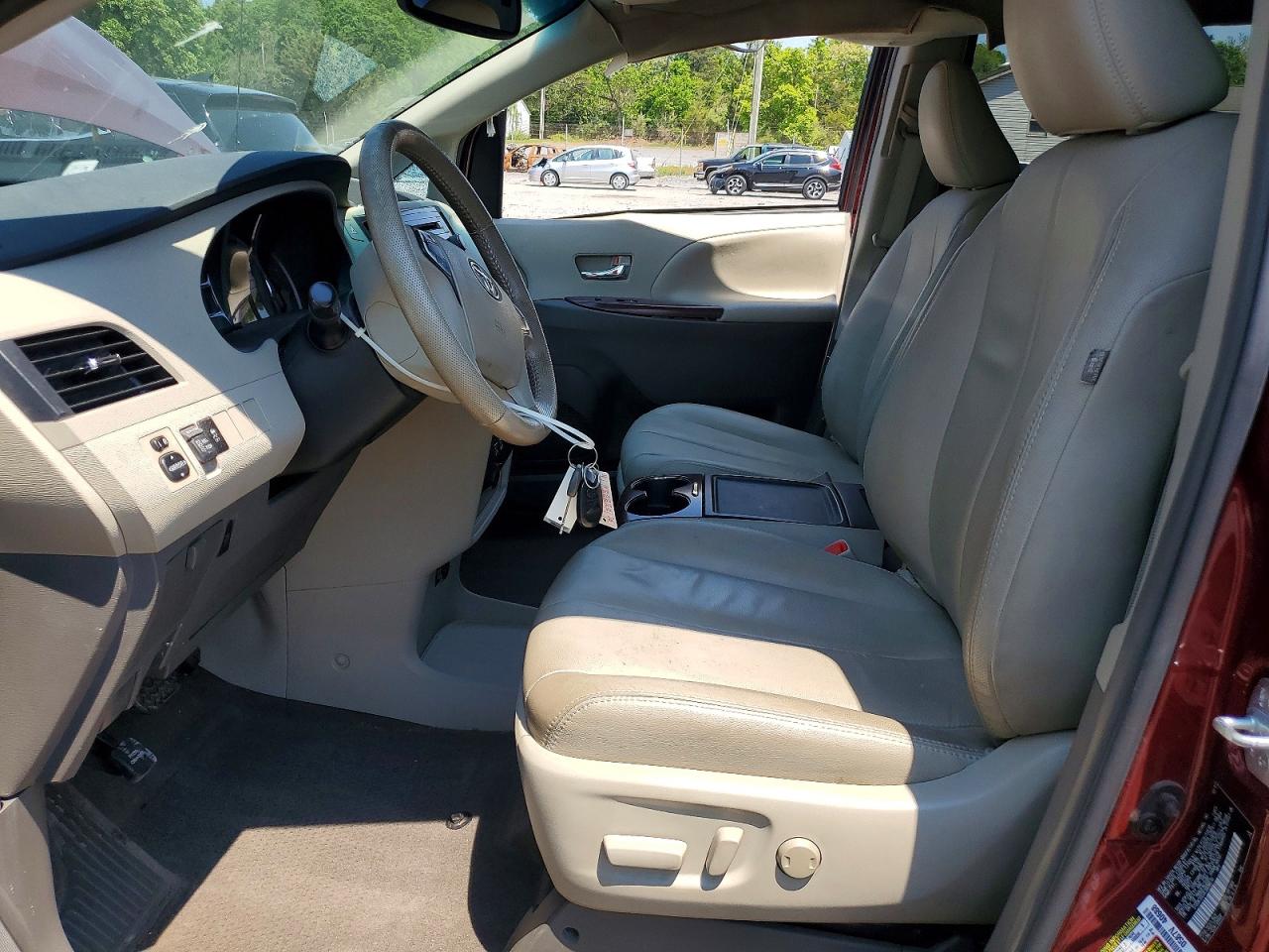 Toyota Sienna Xle 7-passenger