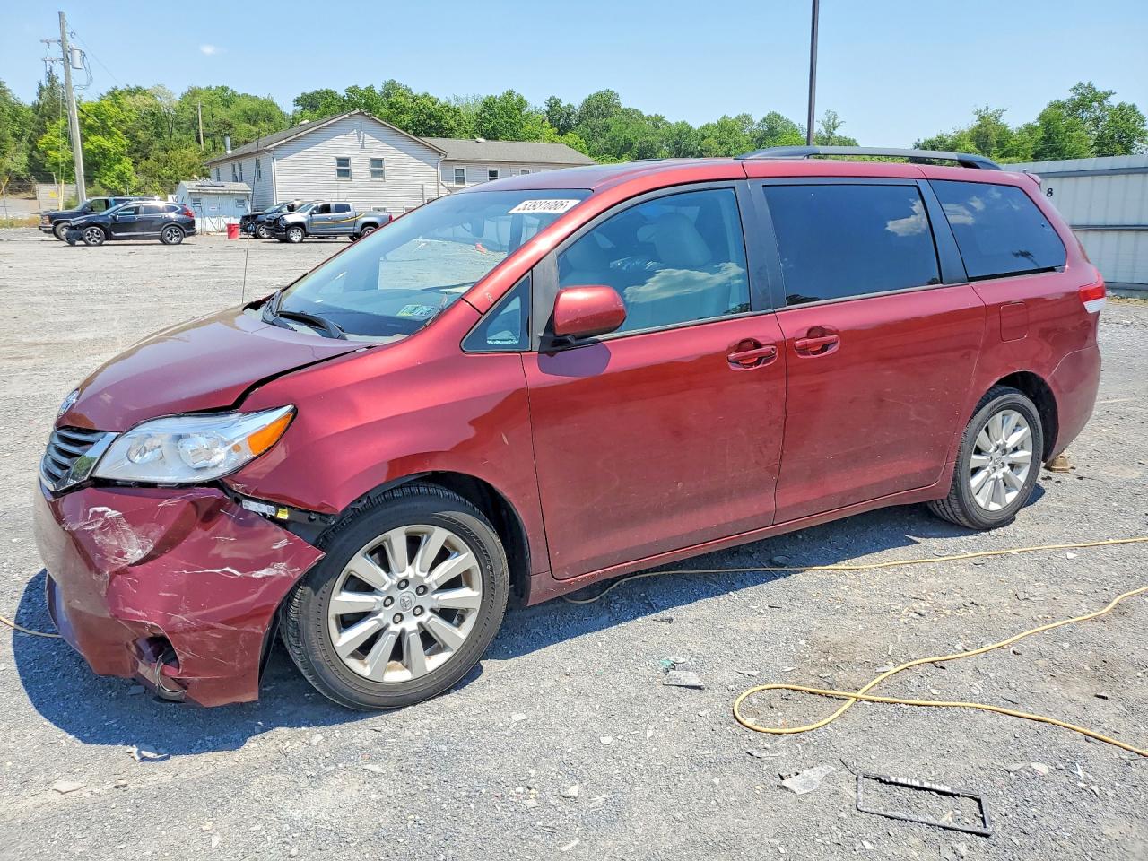 Salvage Toyota Sienna Image