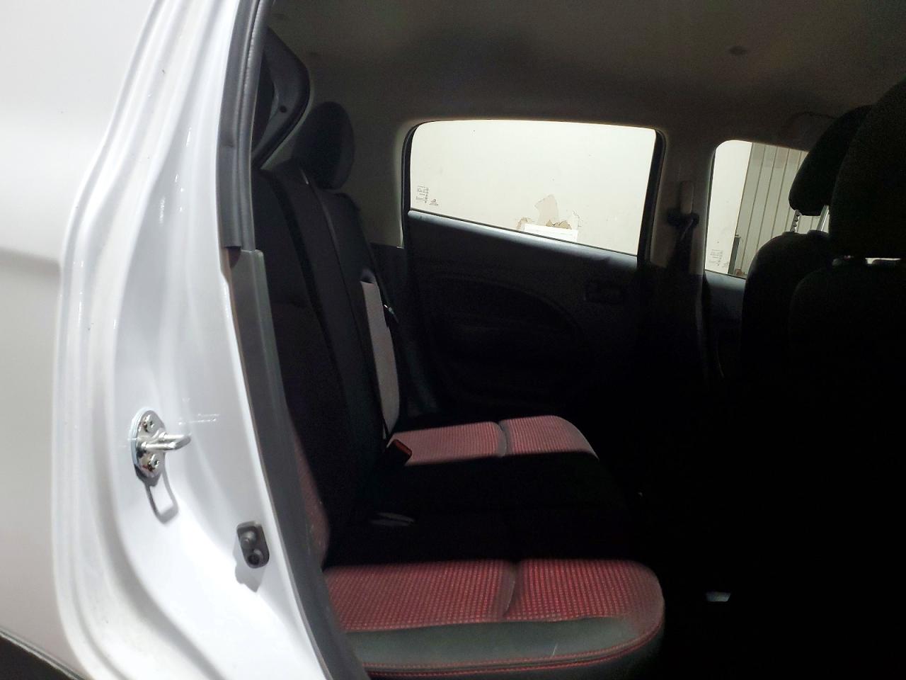 Mitsubishi Mirage Se