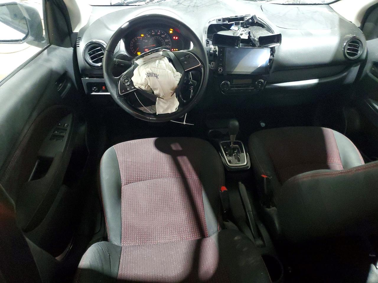Mitsubishi Mirage Se