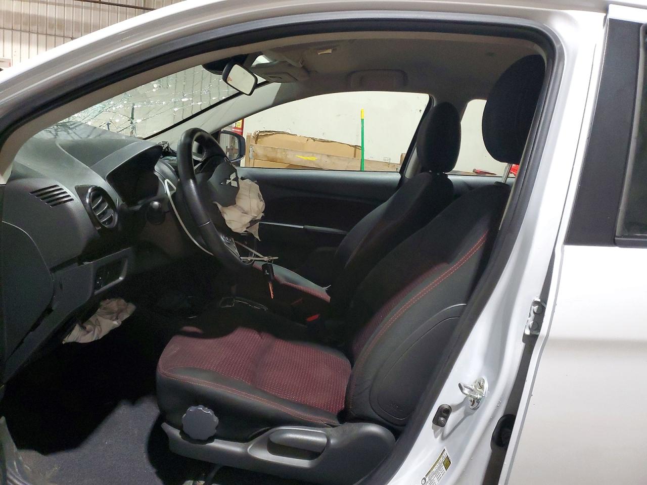Mitsubishi Mirage Se