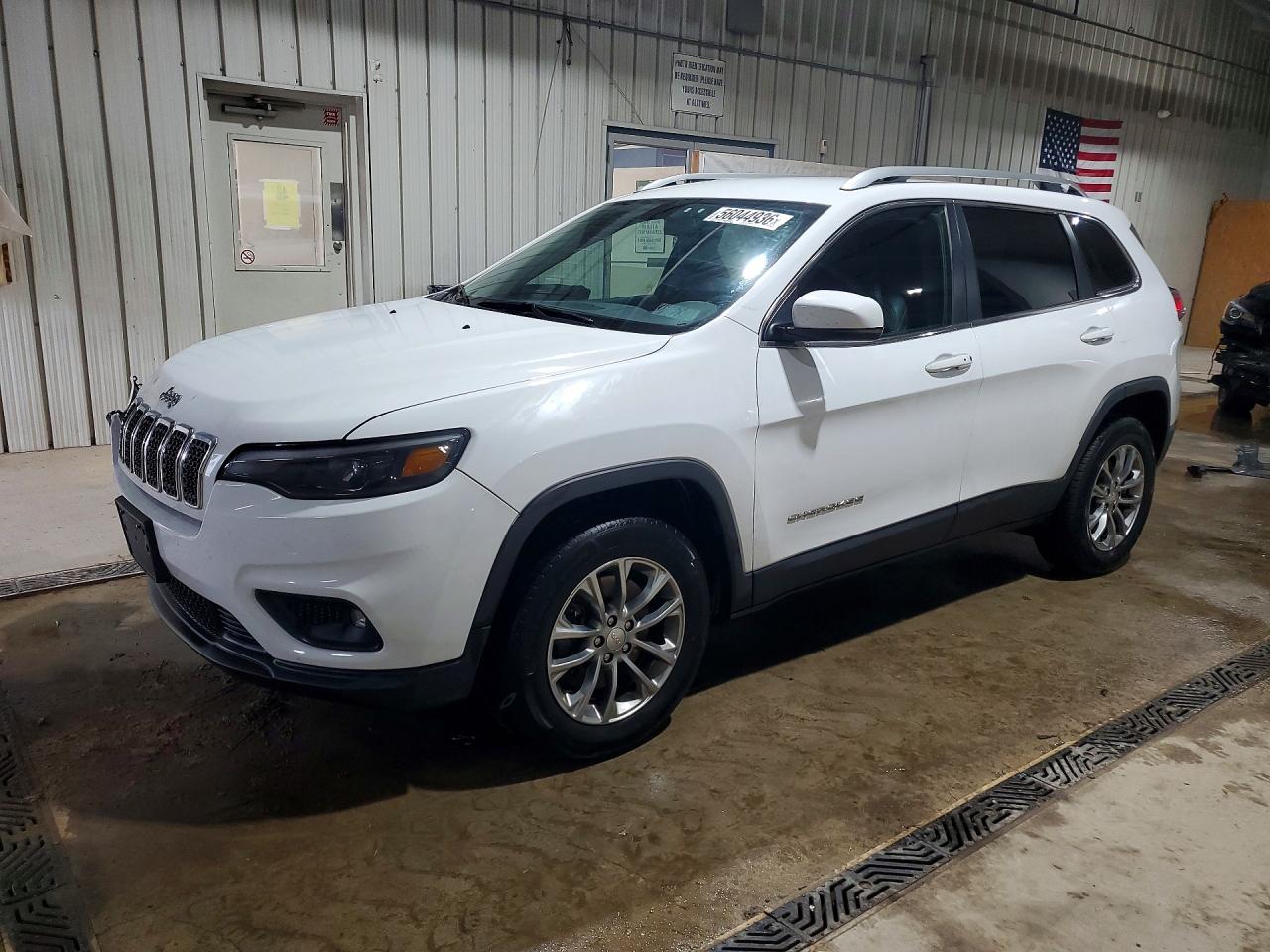Salvage Jeep Cherokee Image