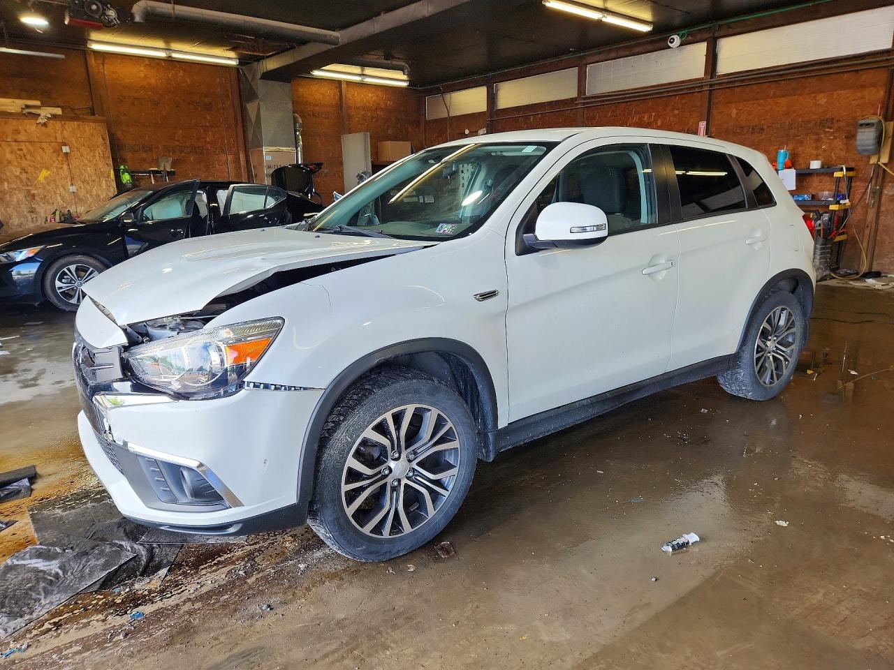 Salvage Mitsubishi Outlander Image