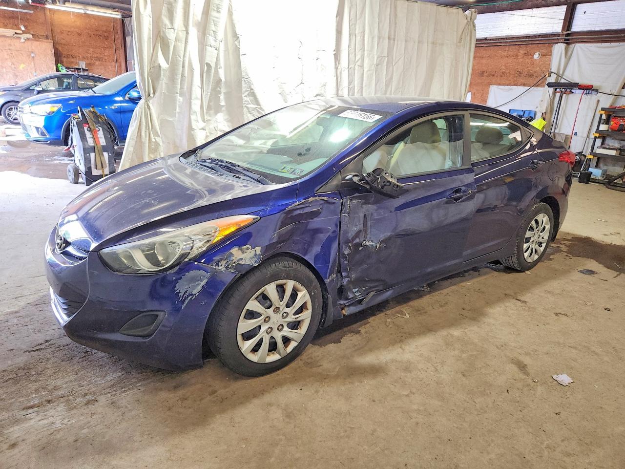 Salvage Hyundai ELANTRA Image