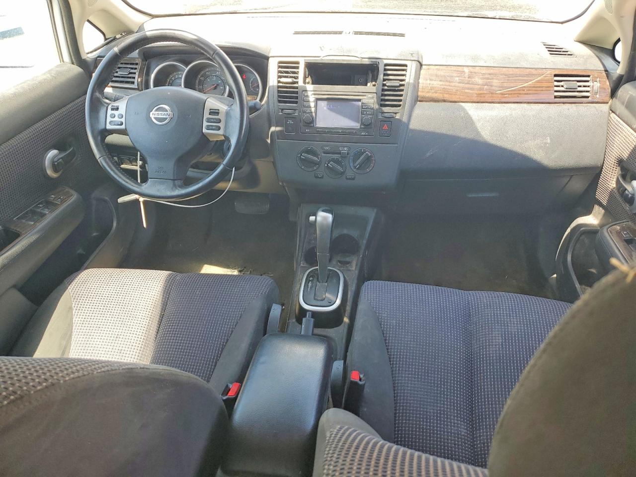 Nissan Versa 1.8 S