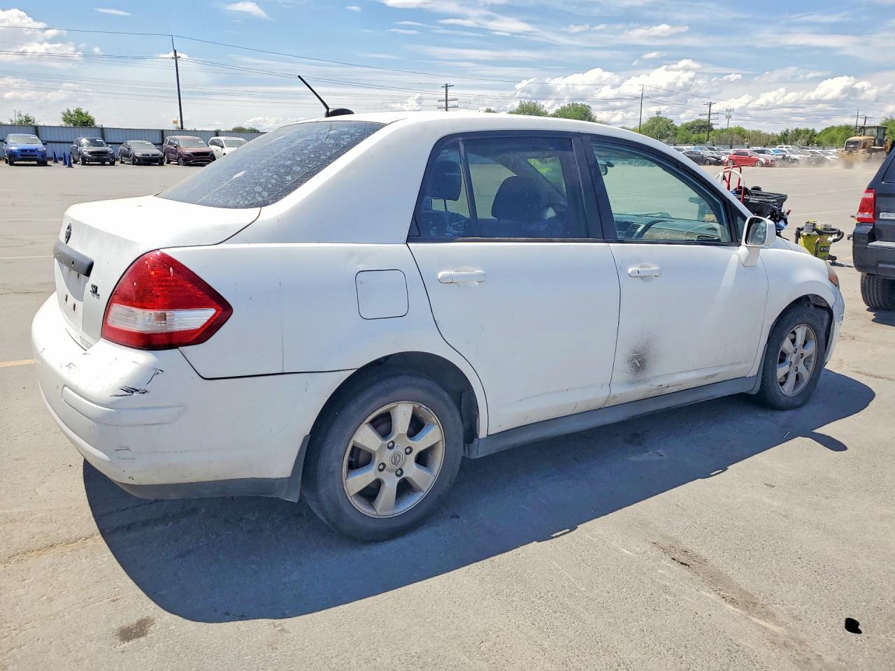 Nissan Versa 1.8 S
