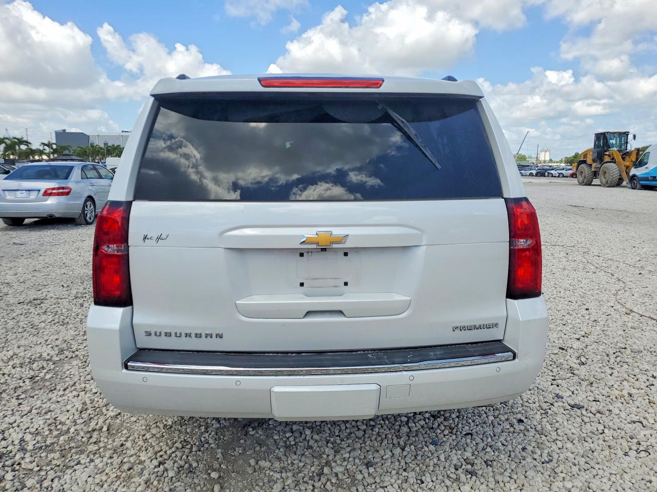 Chevrolet Suburban C1500 Premier