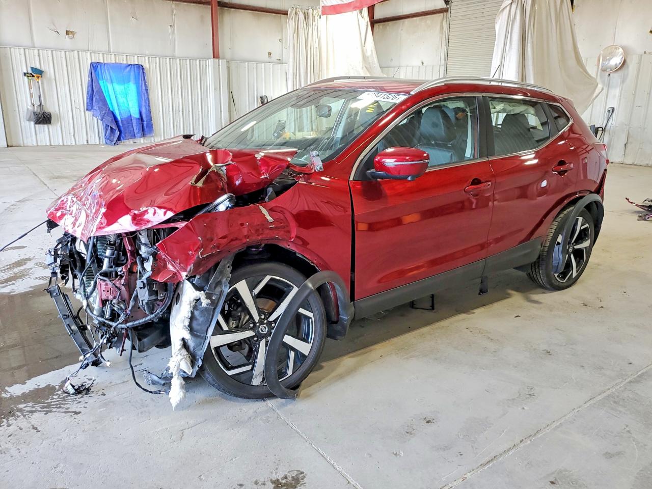 Salvage Nissan Rogue Image