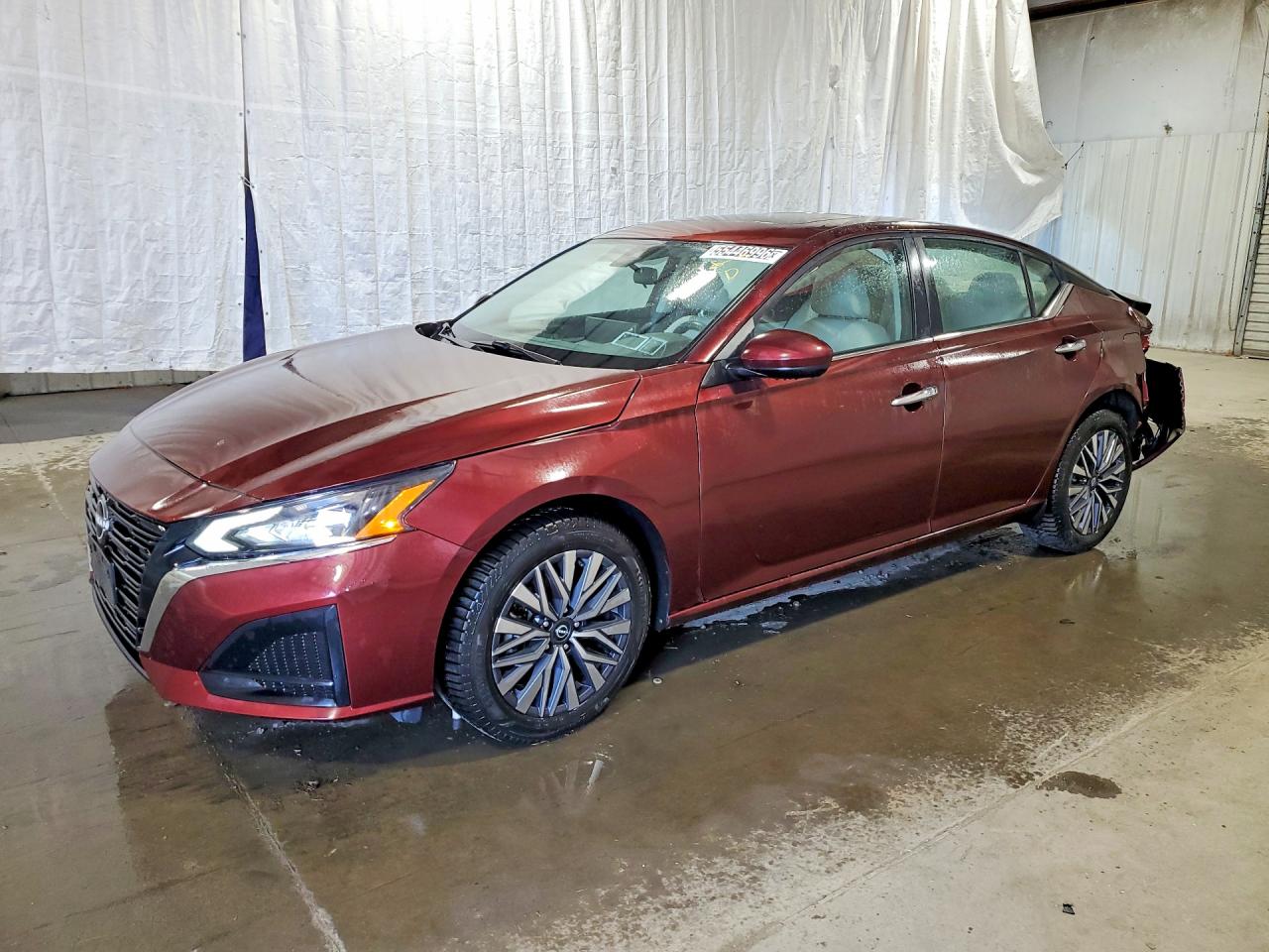 Salvage Nissan Altima Image