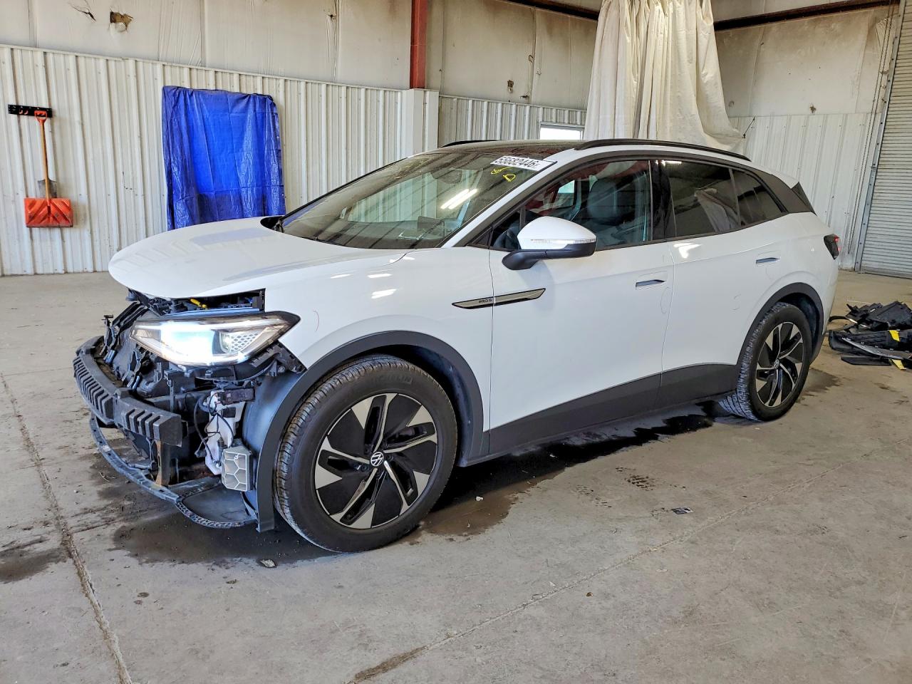 Salvage Volkswagen ID.4 Image