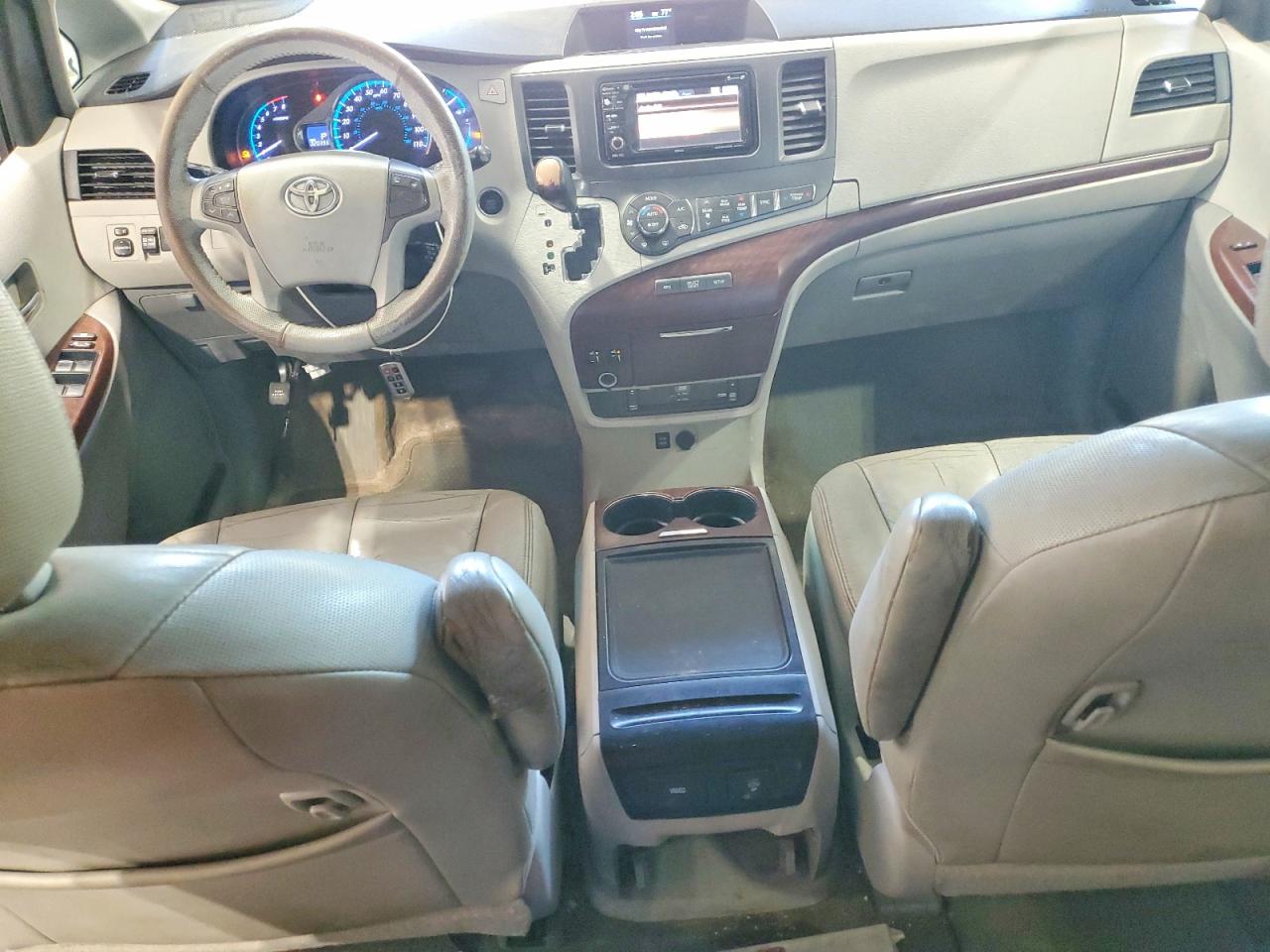 Toyota Sienna Xle 8-passenger