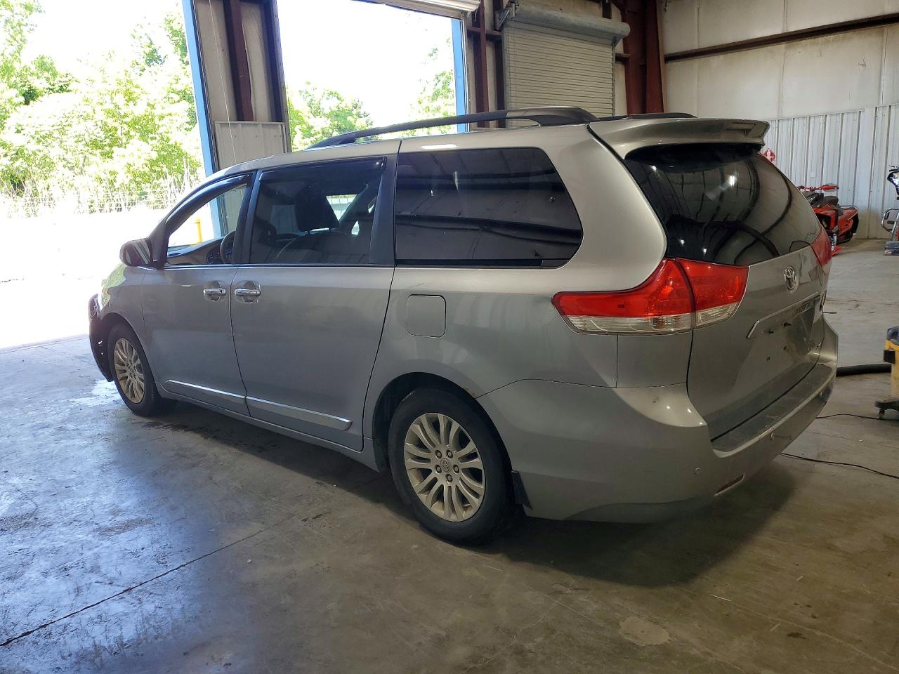 Toyota Sienna Xle 8-passenger